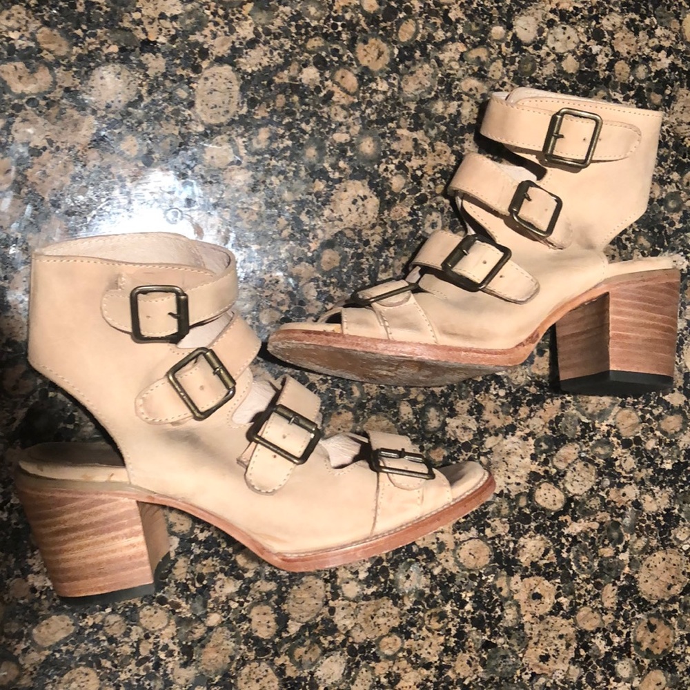 FREEBIRD BY STEVEN QUAIL SANDAL SIZE 8